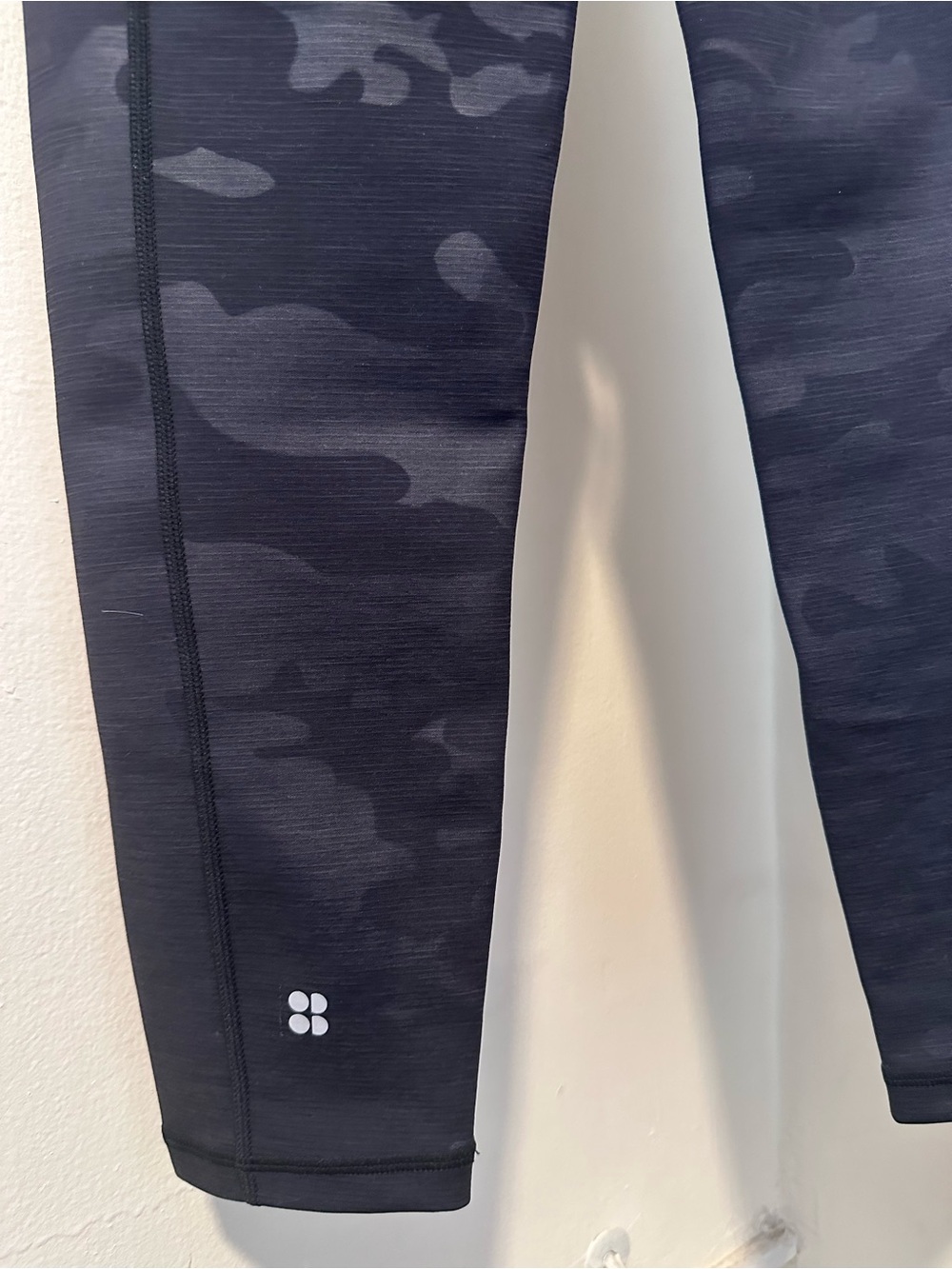 NWOT Sweaty Betty Black Camo High-Rise Super Sculpt Leggings. - Picture 5 of 9